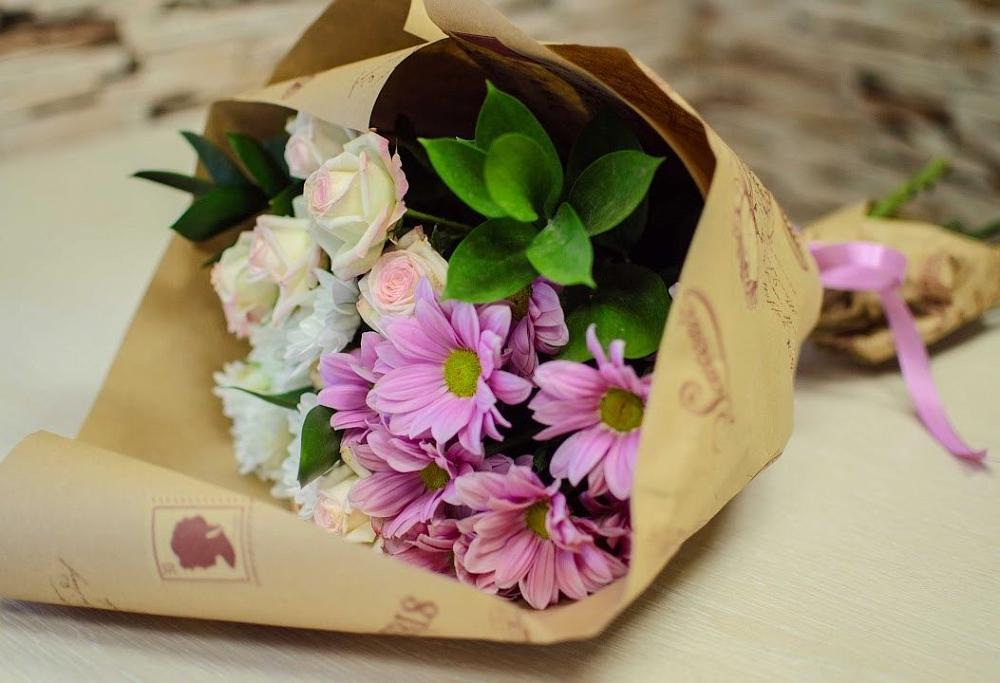 Букет цветов из: Розы и Хризантемы в Молодежном Иркутская область