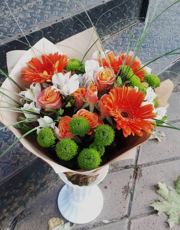 Букет цветов из: Герберы, Хризантемы, Альстромерии и Розы в Молодежном Иркутская область