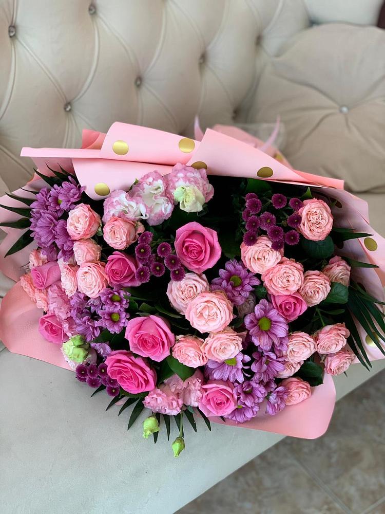 Букет цветов из: Хризантемы, Розы и Лизиантусы в Молодежном Иркутская область