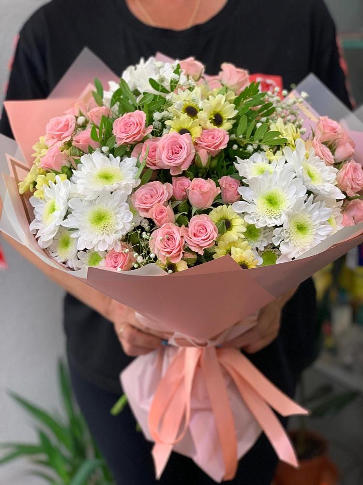Букет цветов из: Розы и Хризантемы в Молодежном Иркутская область