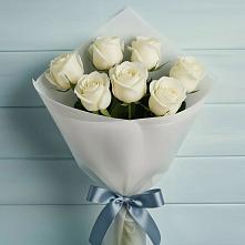 Букет 7 Белых роз Эдлесс Лав в Молодежном Иркутская область