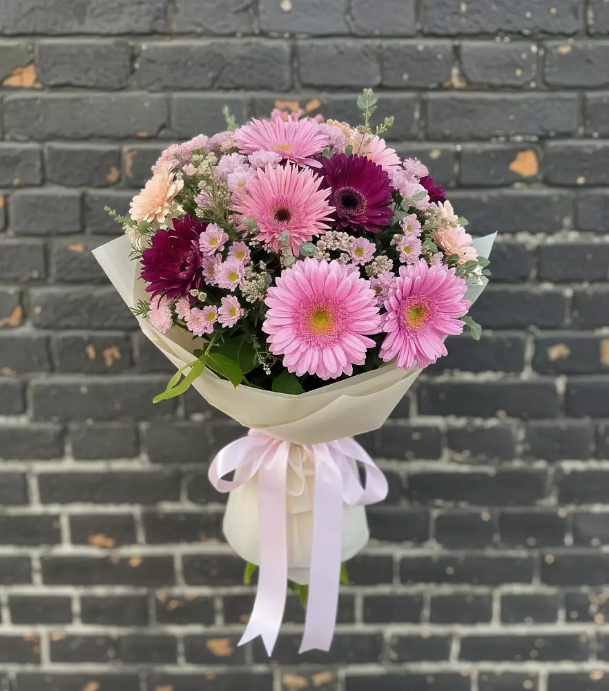 Букет цветов из: Герберы и Хризантемы в Молодежном Иркутская область