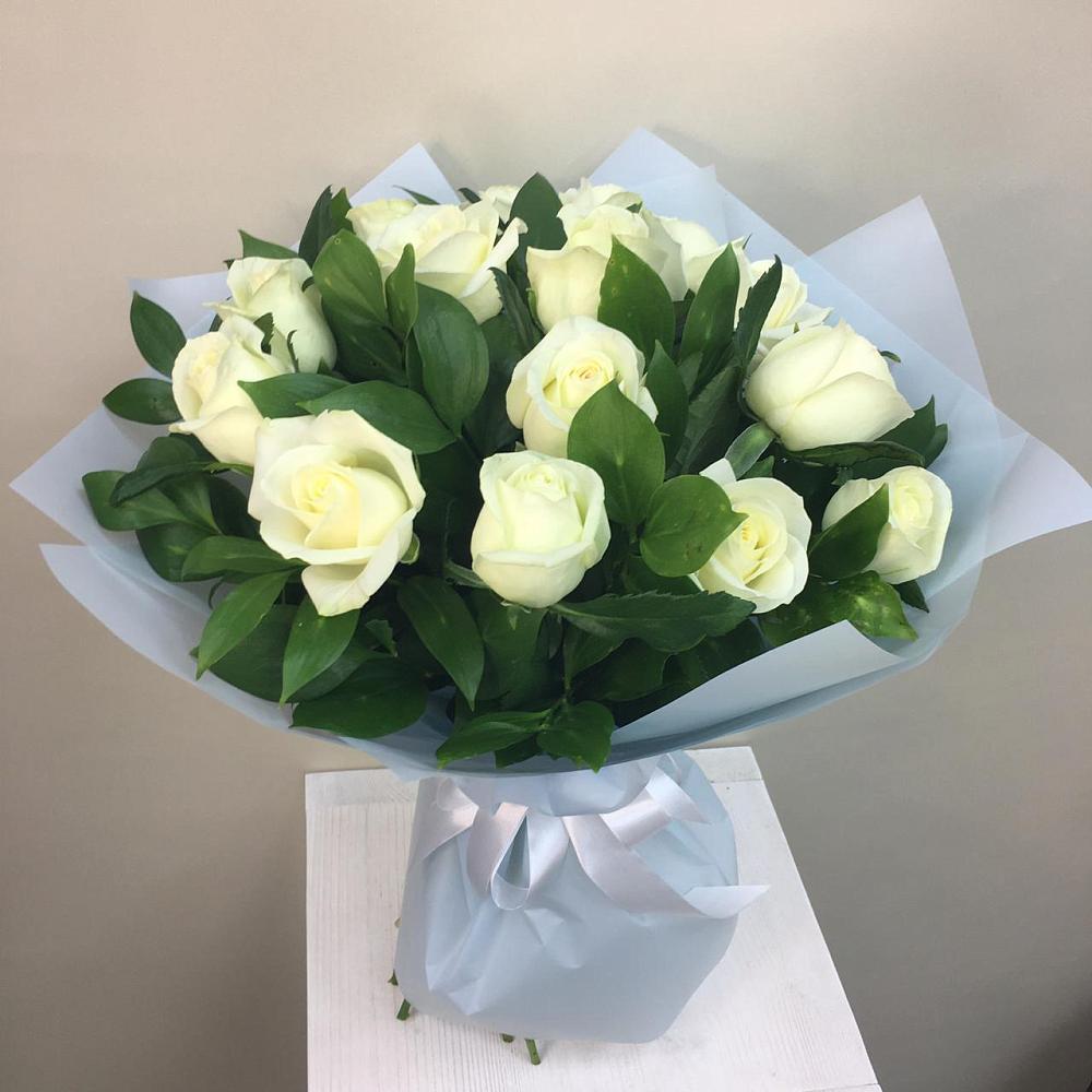 Букет 15 Белых роз Проуд в Молодежном Иркутская область
