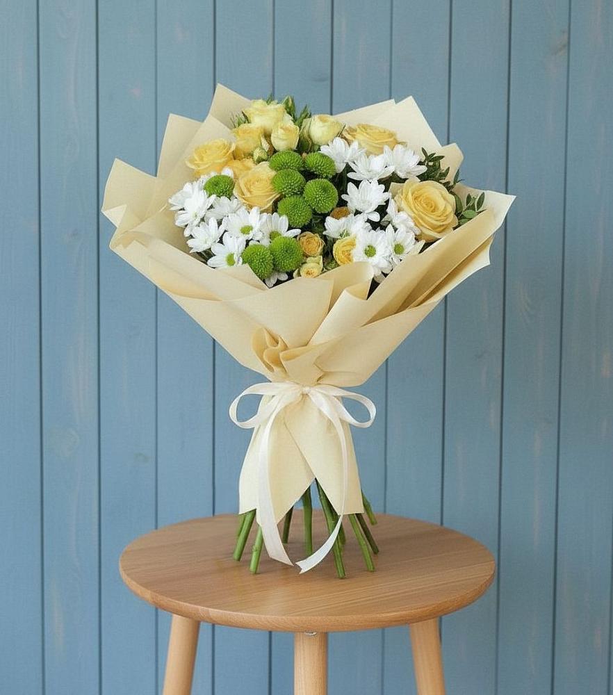 Букет цветов из: Хризантемы и Розы в Молодежном Иркутская область