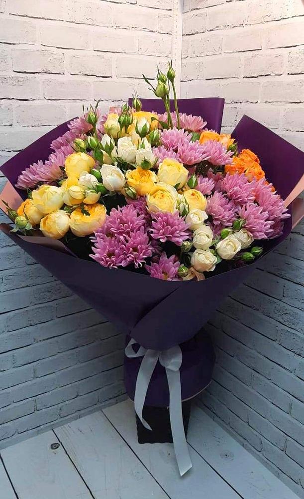 Букет цветов из: Хризантемы и Розы в Молодежном Иркутская область