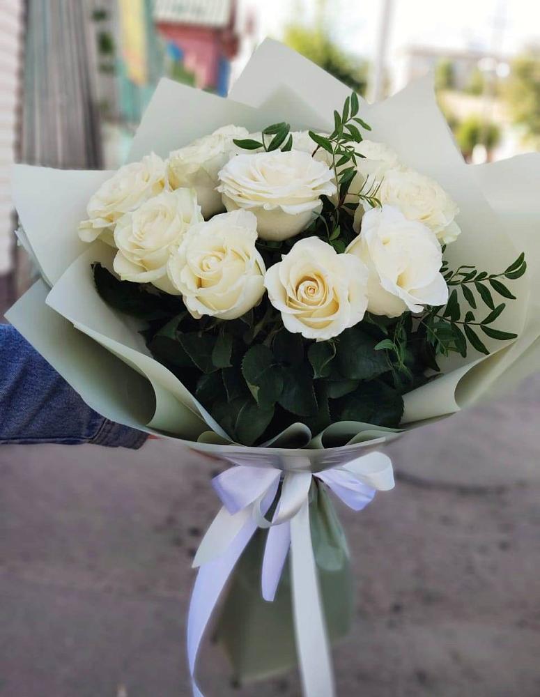 Букет Белые розы Проуд в Молодежном Иркутская область