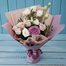 Букет цветов из:  Розы и Лизиантусы в Молодежном Иркутская область