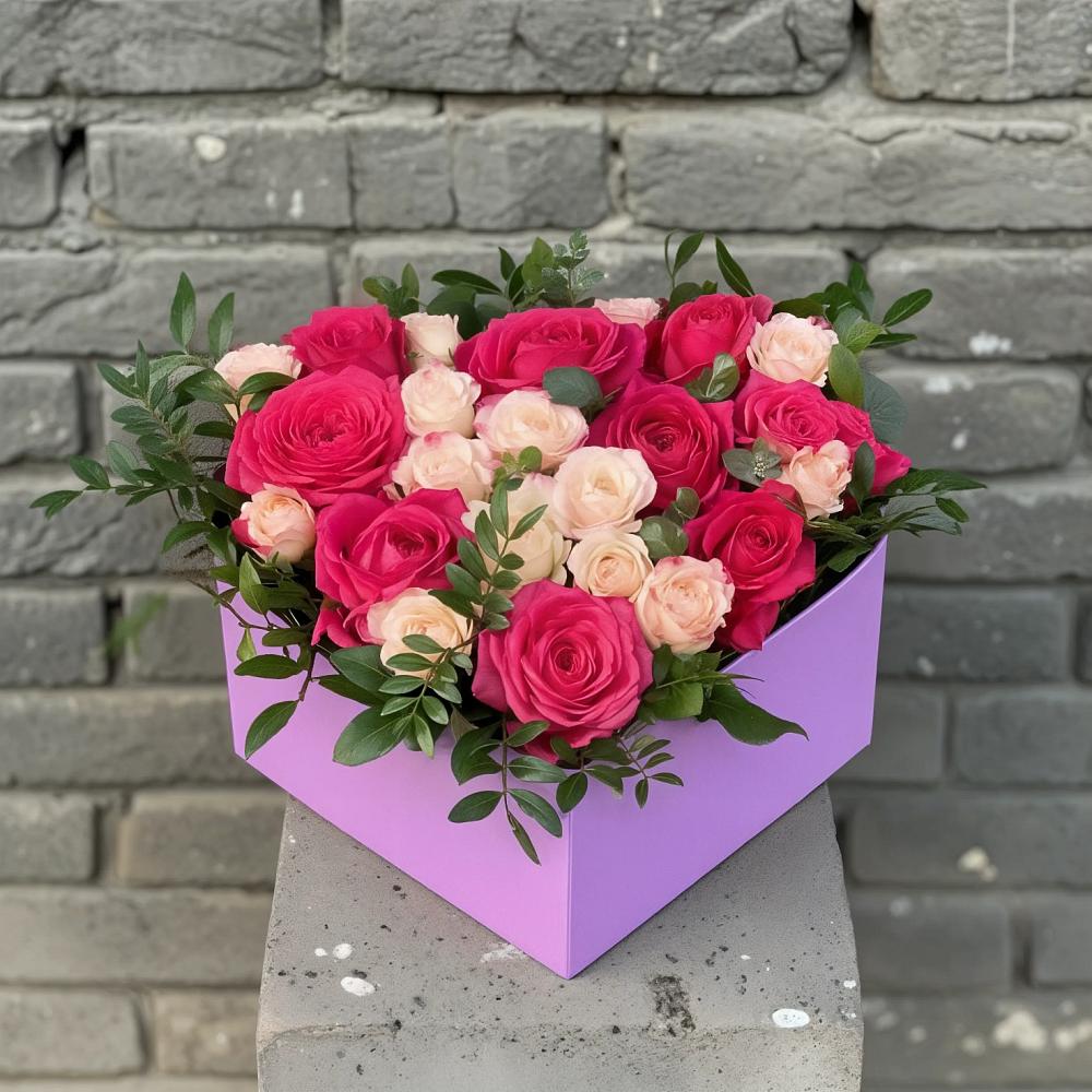 Цветочная композиция из Розы в коробке в Молодежном Иркутская область