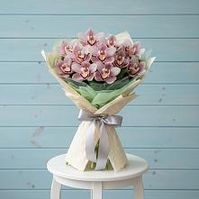 Букет цветов из:  Орхидеи и Розы в Молодежном Иркутская область