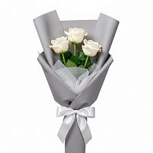 Букет 3 белые розы в Молодежном Иркутская область