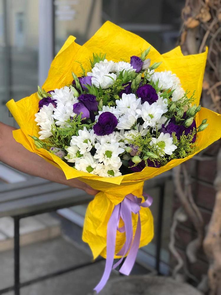Букет цветов из: Ирисы, Хризантемы и Ромашки в Молодежном Иркутская область