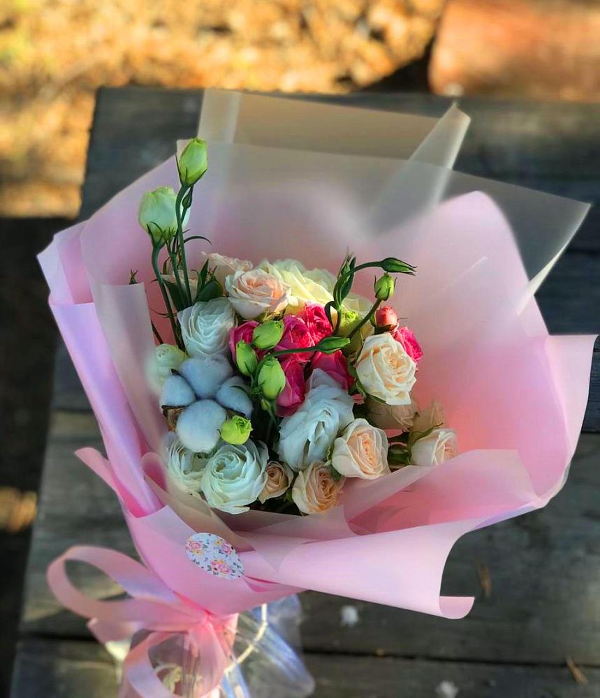 Букет цветов из: Розы и Лизиантусы в Молодежном Иркутская область