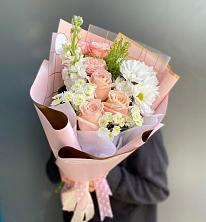 Букет цветов из:  Хризантемы и Розы в Молодежном Иркутская область