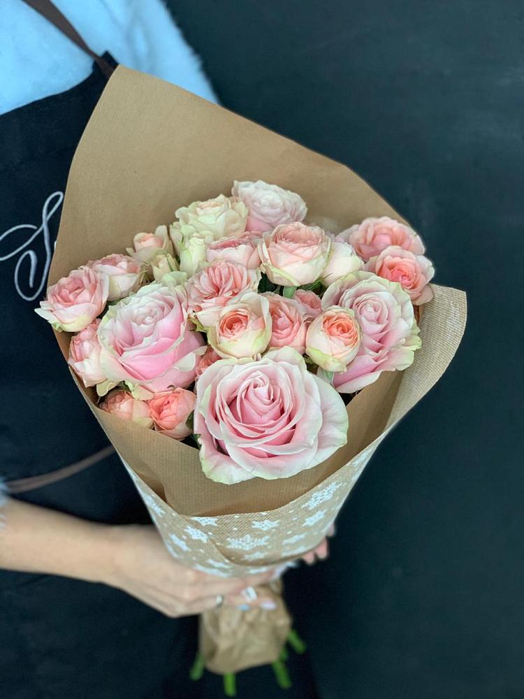 Букет цветов из: Хризантемы и Розы в Молодежном Иркутская область