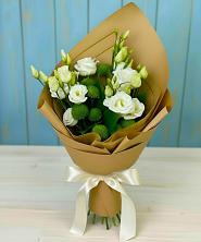 Букет цветов из:  Хризантемы и Лизиантусы в Молодежном Иркутская область