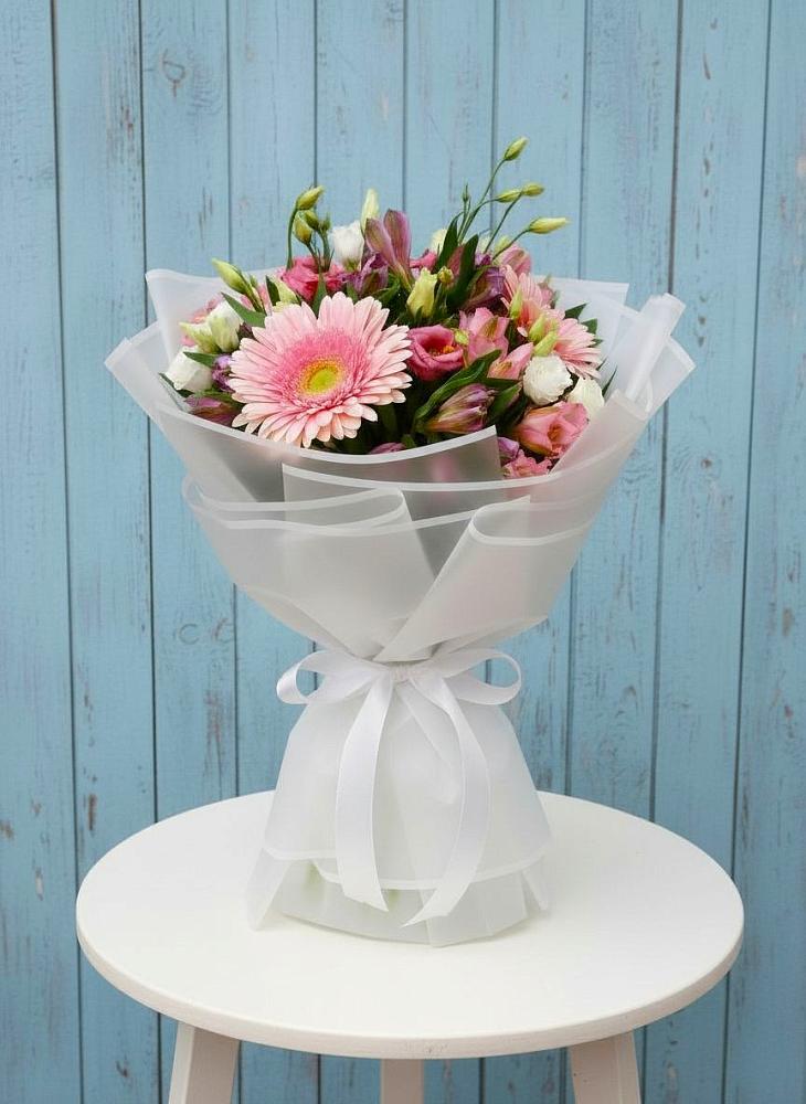 Букет цветов из: Герберы, Альстромерии и Лизиантусы в Молодежном Иркутская область