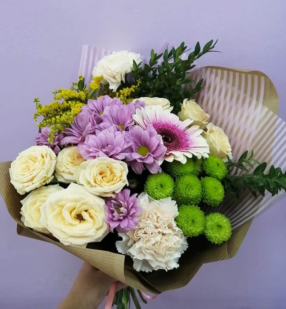 Букет цветов из: Хризантемы, Розы, Гвоздики и Герберы в Молодежном Иркутская область