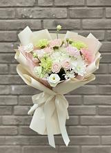 Букет цветов из:  Гвоздики, Розы, Лизиантусы и Хризантемы в Молодежном Иркутская область
