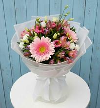 Букет цветов из:  Герберы, Альстромерии и Лизиантусы в Молодежном Иркутская область