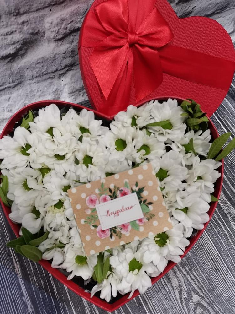 Цветочная композиция из Хризантемы в виде сердца в Молодежном Иркутская область