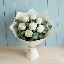 Букет Белые розы в Эвкалипте в Молодежном Иркутская область