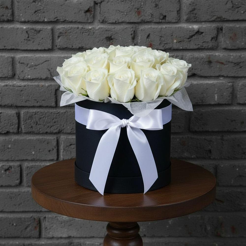 Цветочная композиция из Розы в шляпной коробке в Молодежном Иркутская область