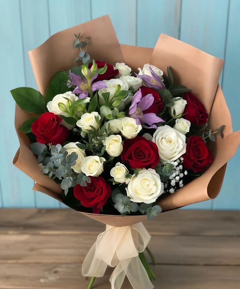 Букет цветов из: Розы и Альстромерии в Молодежном Иркутская область