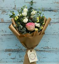 Букет цветов из:  Розы и Лизиантусы в Молодежном Иркутская область