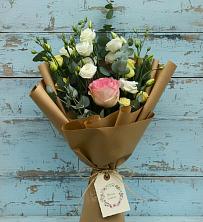Букет цветов из:  Розы и Лизиантусы в Молодежном Иркутская область