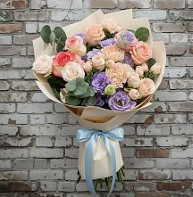 Букет цветов из:  Розы, Лизиантусы и Гвоздики в Молодежном Иркутская область