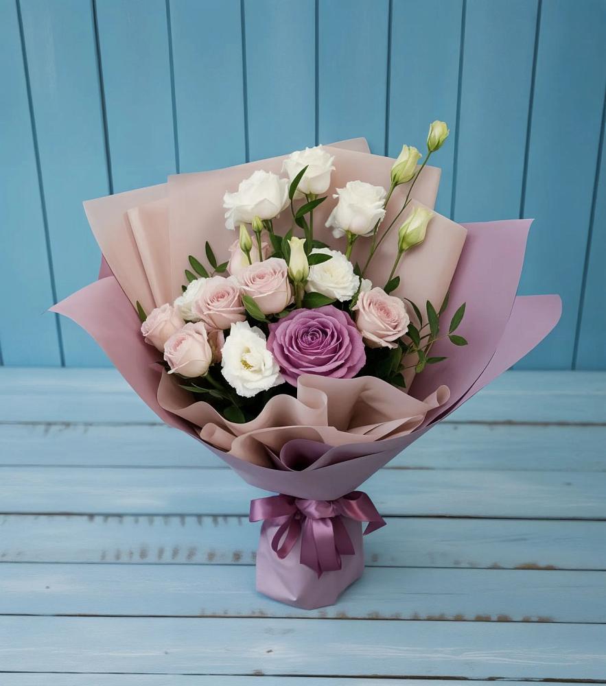 Букет цветов из: Розы и Лизиантусы в Молодежном Иркутская область